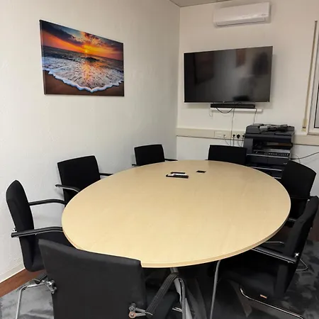 Apartment Modernes Office-loft Fuer 5 Personen Oberboihingen