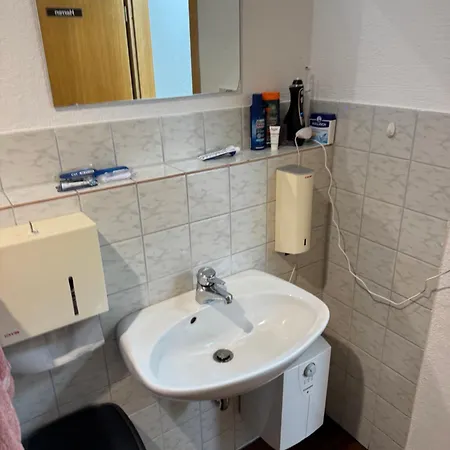 Modernes Office-loft Fuer 5 Personen Appartement *
