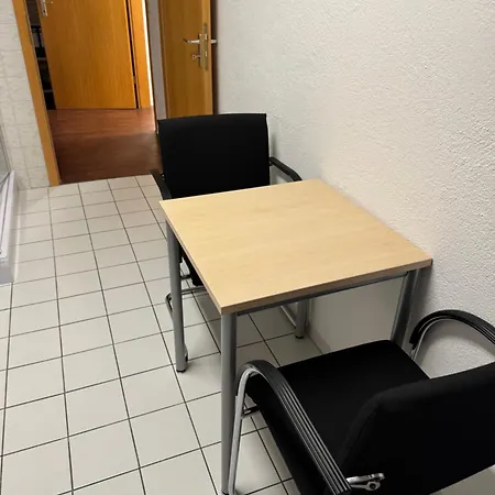 Modernes Office-loft Fuer 5 Personen Apartment