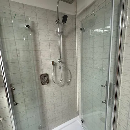 Modernes Office-loft Fuer 5 Personen Apartment