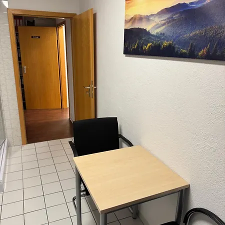 Modernes Office-loft Fuer 5 Personen Appartement *