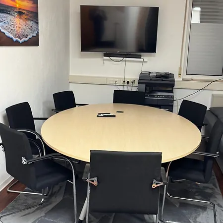 Modernes Office-loft Fuer 5 Personen Apartment