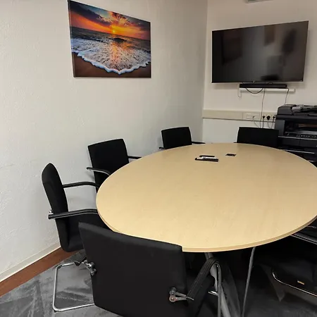 Apartment Modernes Office-loft Fuer 5 Personen